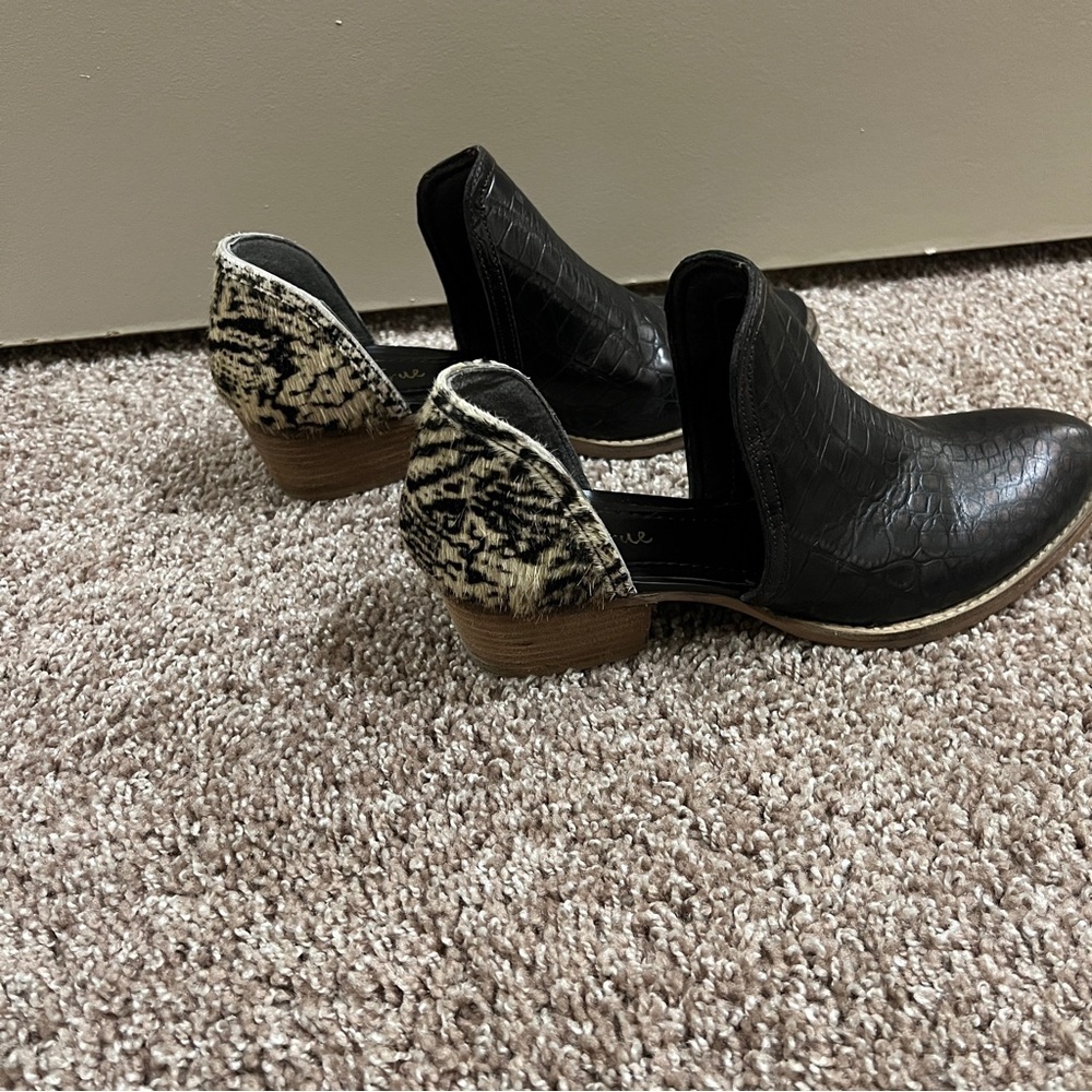 SHY TOWN by Diba True booties, 9.5 - Picture 6 of 10